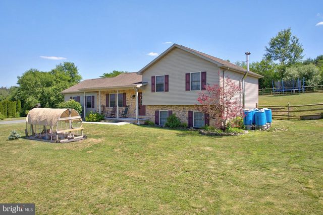 225 N GRANT RD, Thomasville, PA 17364