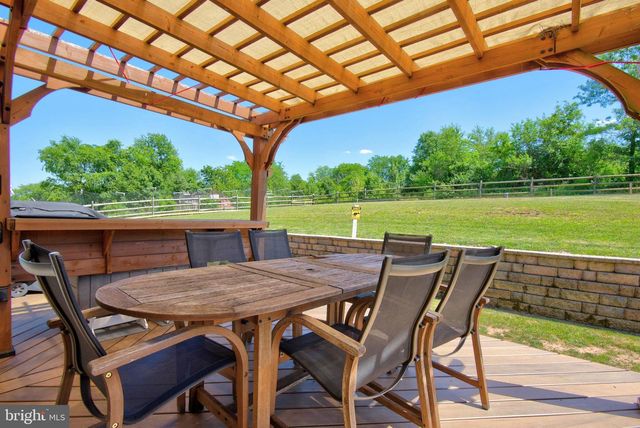 225 N GRANT RD, Thomasville, PA 17364