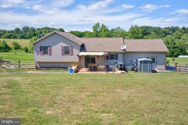 225 N GRANT RD, Thomasville, PA 17364