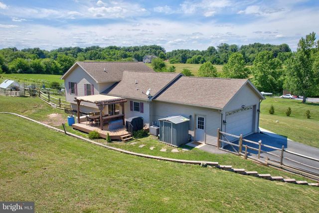 225 N GRANT RD, Thomasville, PA 17364