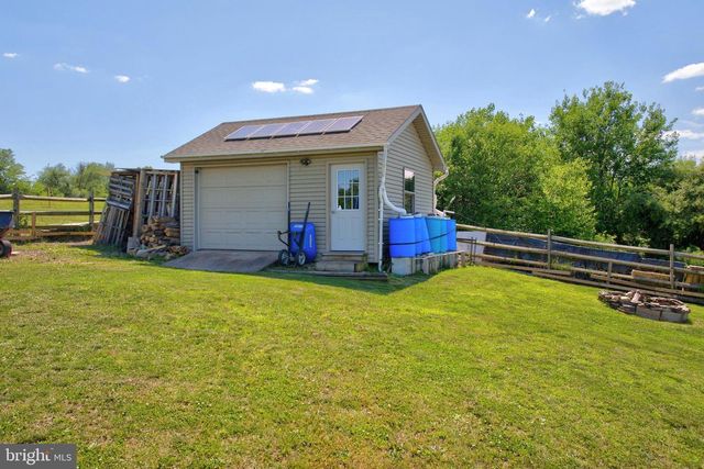 225 N GRANT RD, Thomasville, PA 17364