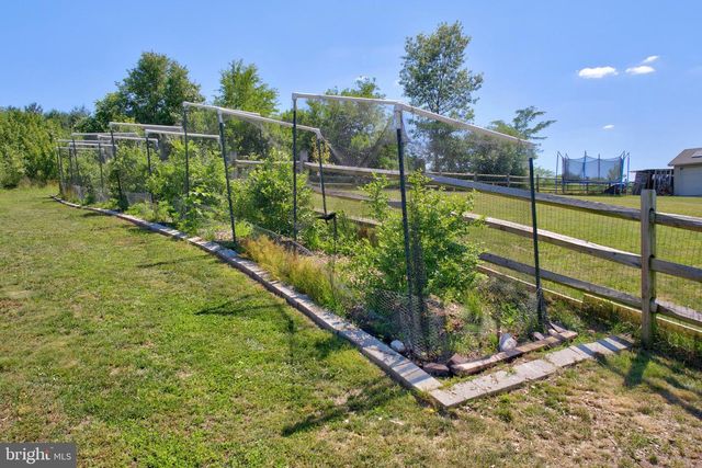 225 N GRANT RD, Thomasville, PA 17364