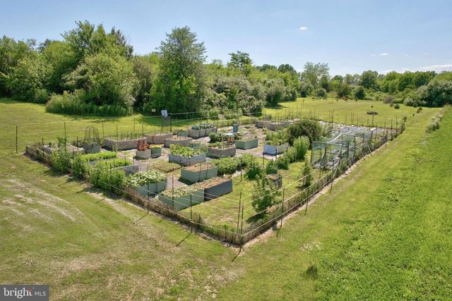 225 N GRANT RD, Thomasville, PA 17364