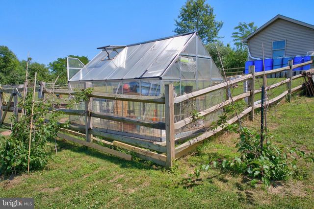 225 N GRANT RD, Thomasville, PA 17364