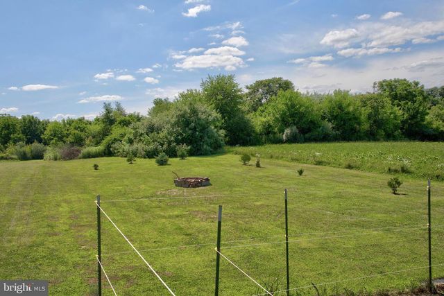225 N GRANT RD, Thomasville, PA 17364