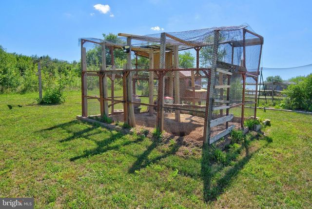 225 N GRANT RD, Thomasville, PA 17364