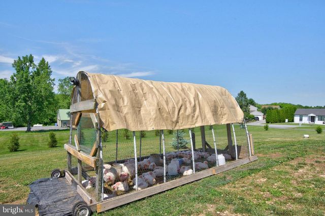 225 N GRANT RD, Thomasville, PA 17364