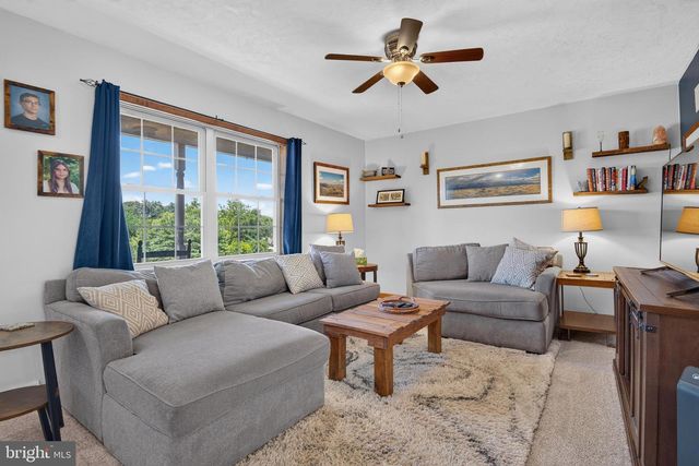 225 N GRANT RD, Thomasville, PA 17364