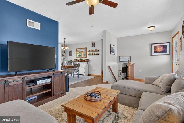 225 N GRANT RD, Thomasville, PA 17364
