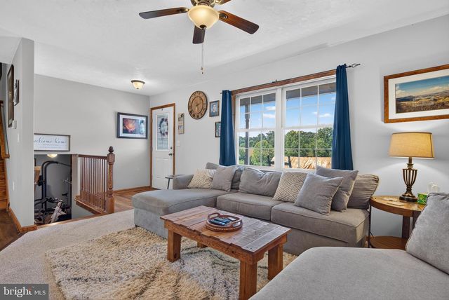 225 N GRANT RD, Thomasville, PA 17364