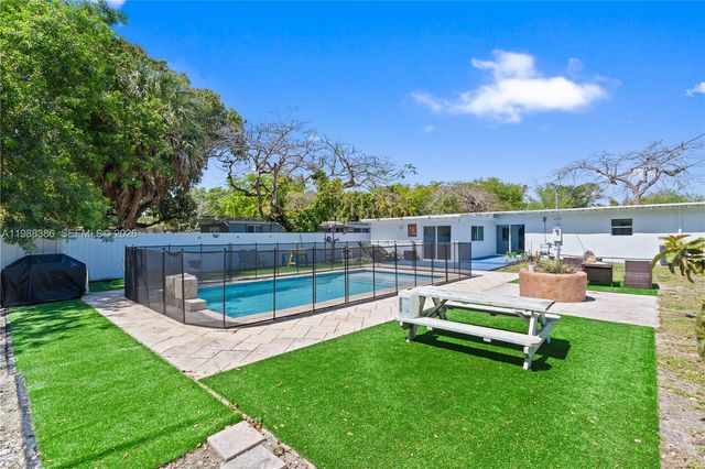 1110 NE 130th St, North Miami, FL 33161