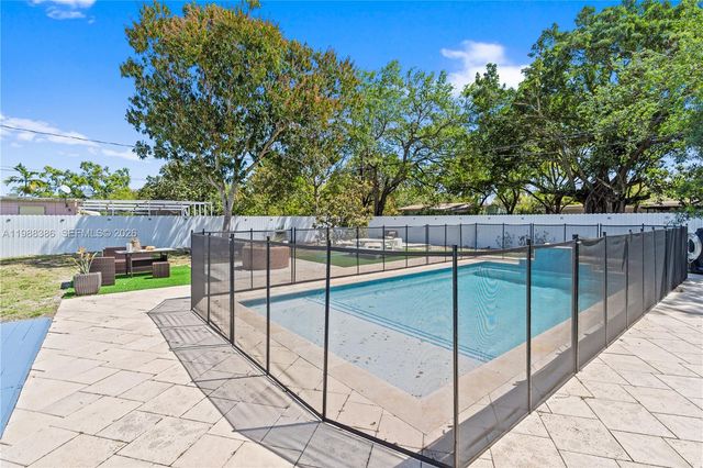 1110 NE 130th St, North Miami, FL 33161