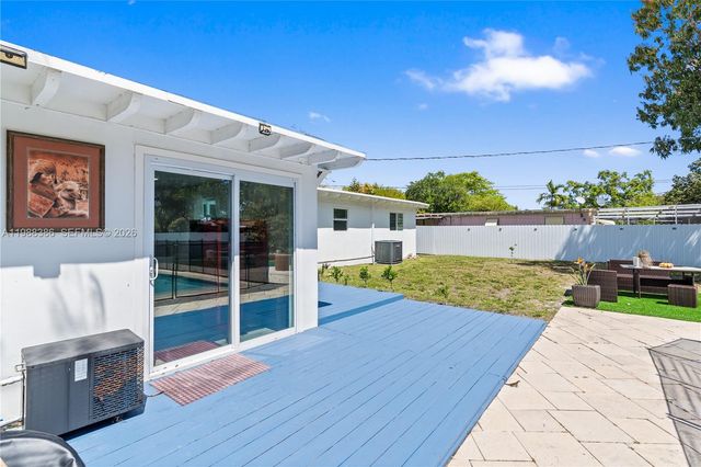 1110 NE 130th St, North Miami, FL 33161