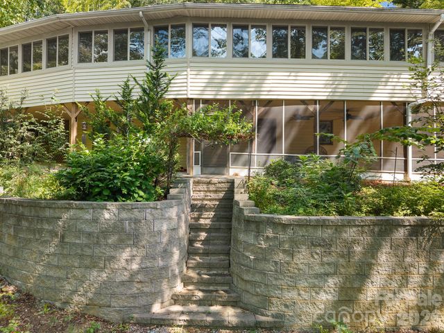 12 E Park Drive, Tryon, NC 28782