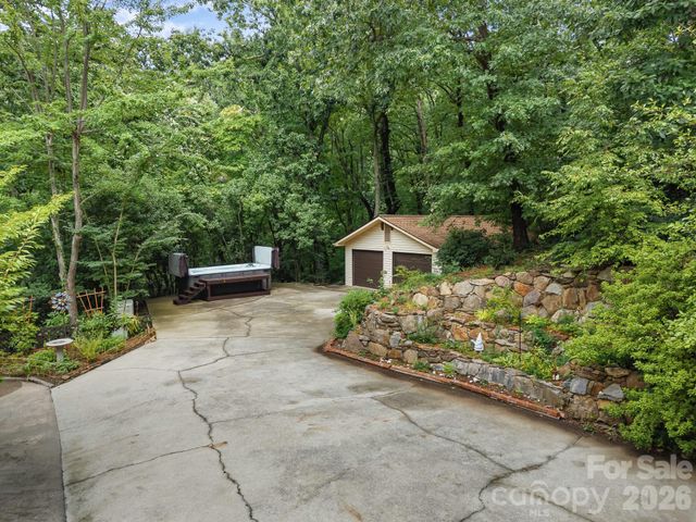 12 E Park Drive, Tryon, NC 28782