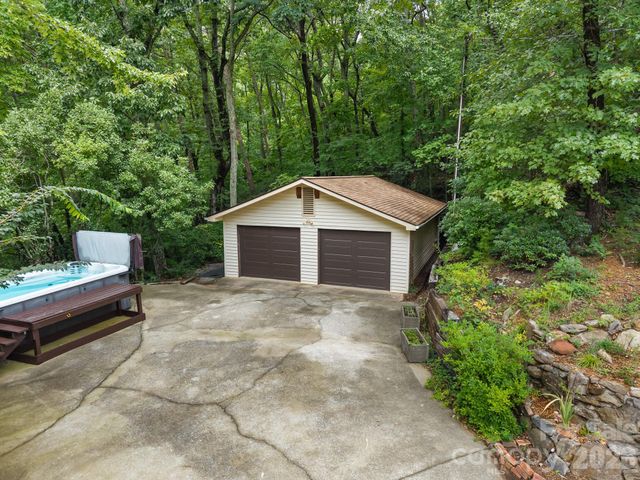 12 E Park Drive, Tryon, NC 28782