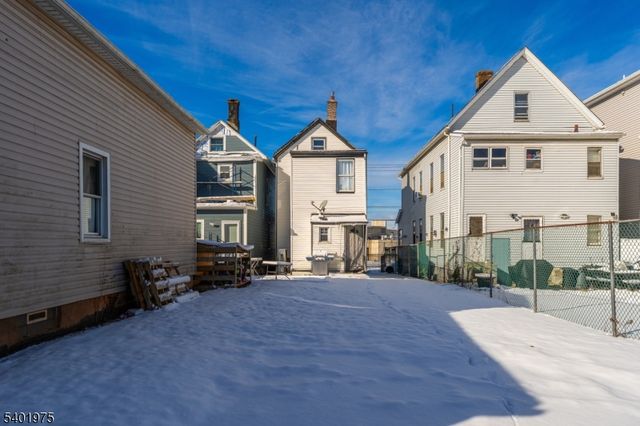 123 Jacques St, Elizabeth City, NJ 07201