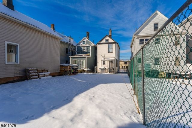 123 Jacques St, Elizabeth City, NJ 07201