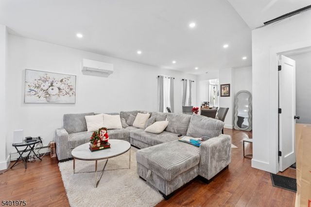 123 Jacques St, Elizabeth City, NJ 07201