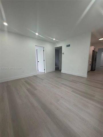 2002 NW 87th St, Miami, FL 33147