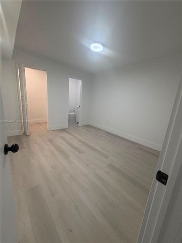 2002 NW 87th St, Miami, FL 33147
