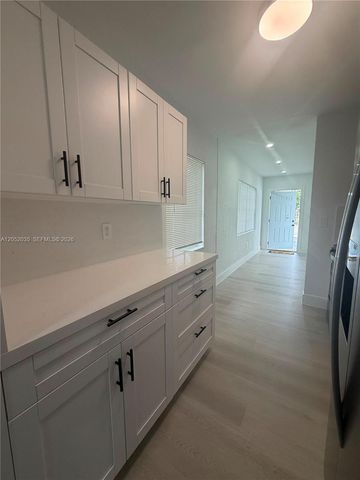 2002 NW 87th St, Miami, FL 33147