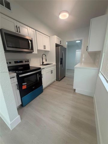 2002 NW 87th St, Miami, FL 33147