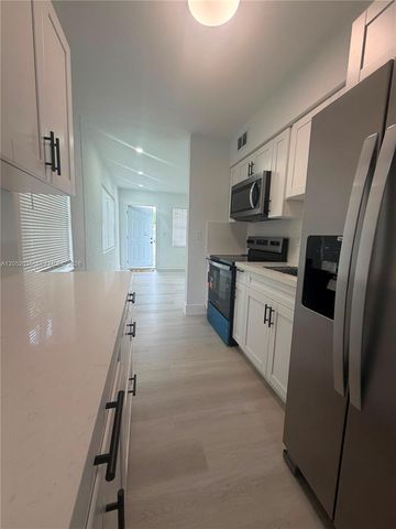 2002 NW 87th St, Miami, FL 33147