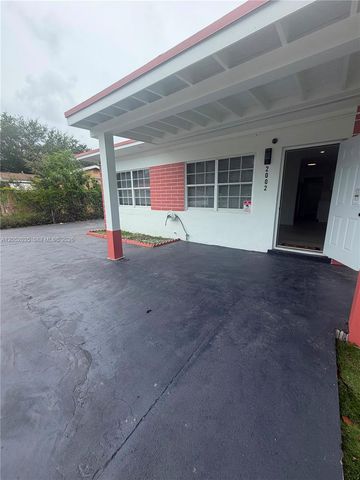 2002 NW 87th St, Miami, FL 33147