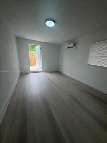 2002 NW 87th St, Miami, FL 33147