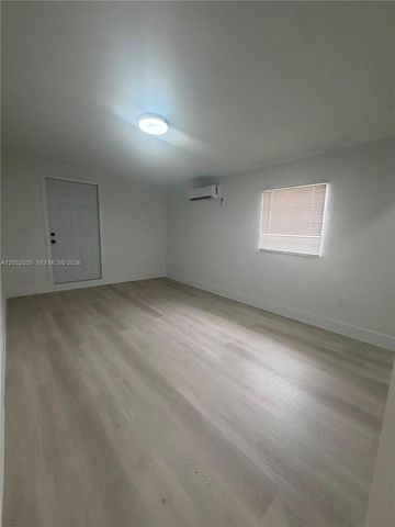 2002 NW 87th St, Miami, FL 33147