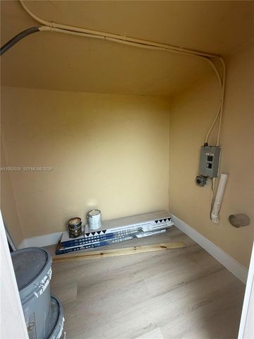 2002 NW 87th St, Miami, FL 33147
