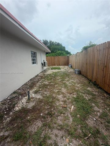 2002 NW 87th St, Miami, FL 33147