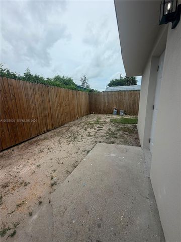 2002 NW 87th St, Miami, FL 33147