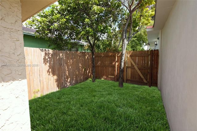 2002 NW 87th St, Miami, FL 33147