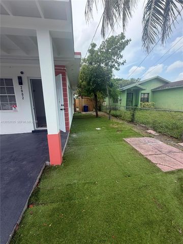 2002 NW 87th St, Miami, FL 33147