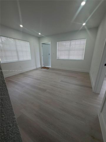 2002 NW 87th St, Miami, FL 33147