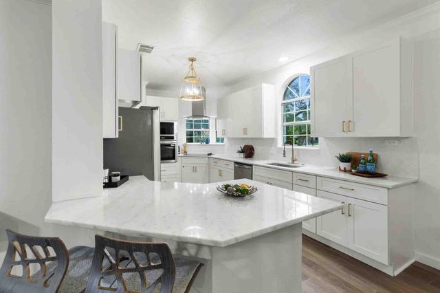 201 Timpanagos DR, Lakeway, TX 78734