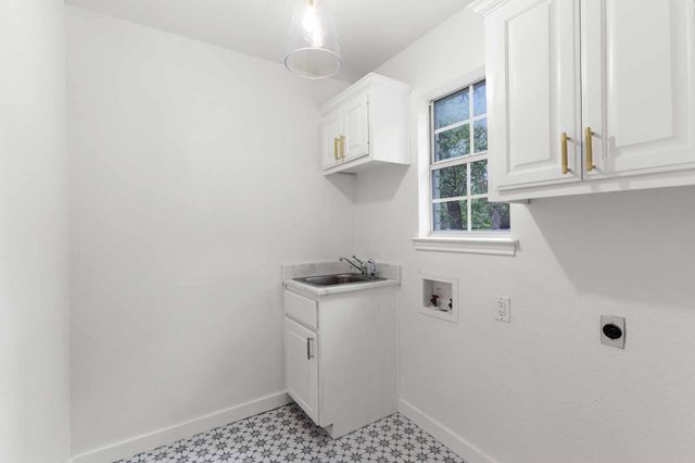 201 Timpanagos DR, Lakeway, TX 78734