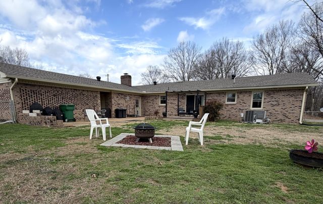 420 General Forrest Dr, Bruceton, TN 38317