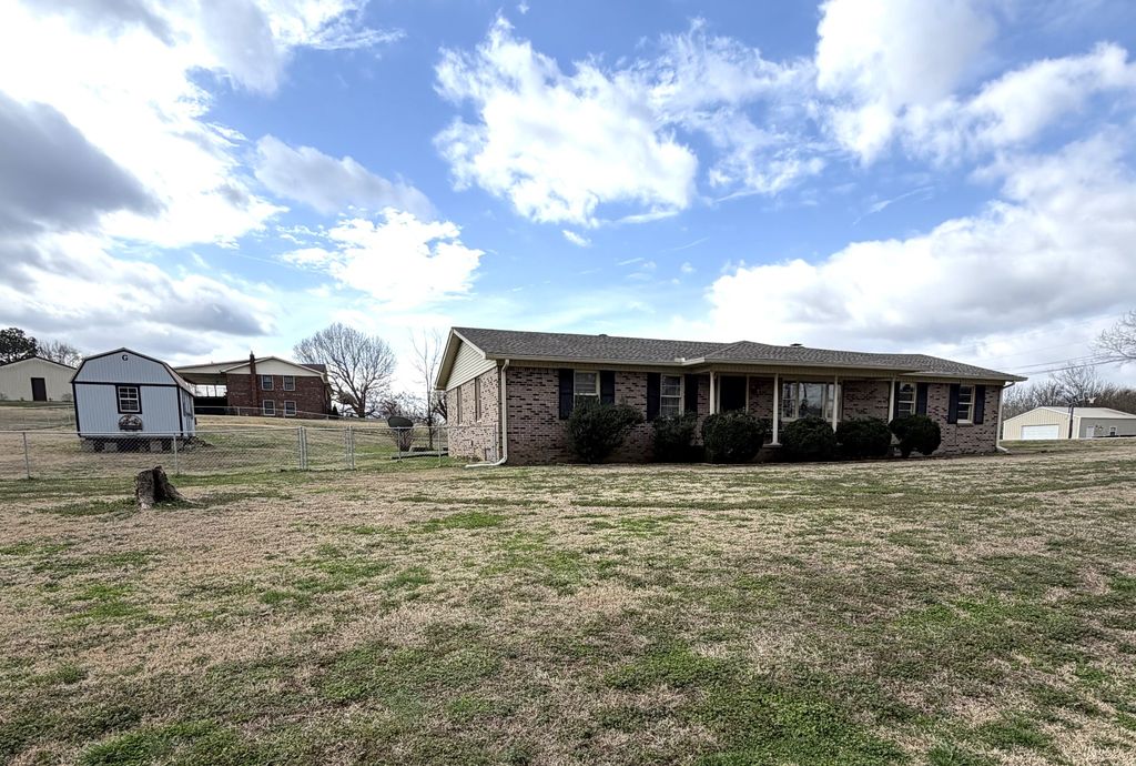 420 General Forrest Dr, Bruceton, TN 38317