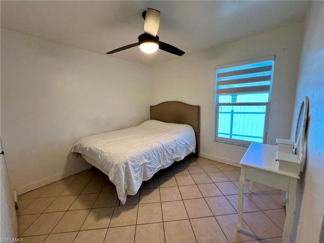 702 SW 25th ST, Cape Coral, FL 33914