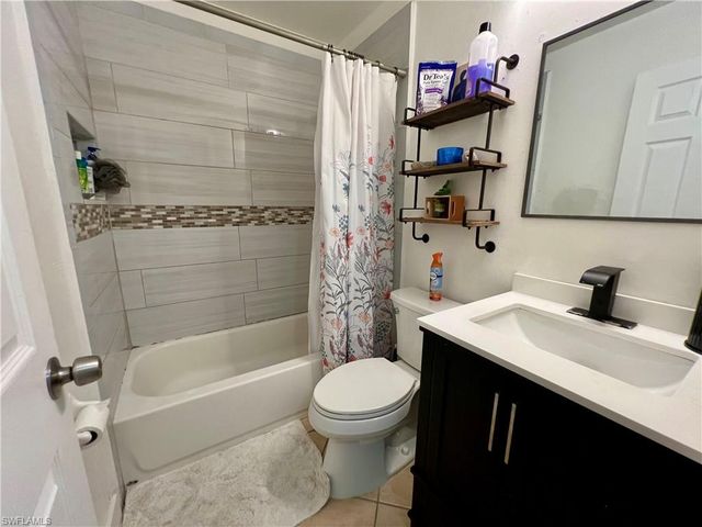 702 SW 25th ST, Cape Coral, FL 33914