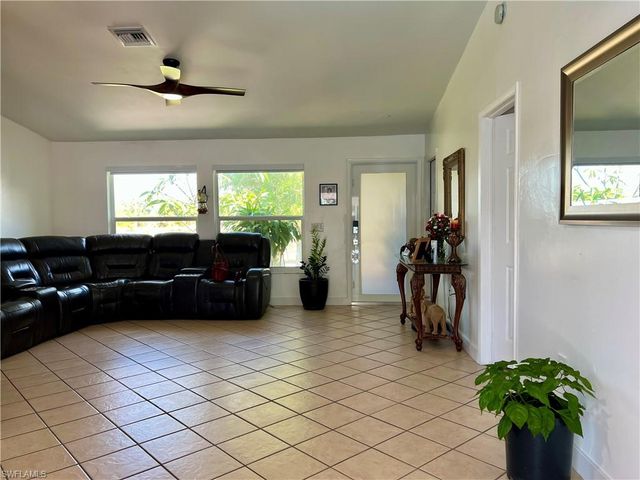 702 SW 25th ST, Cape Coral, FL 33914