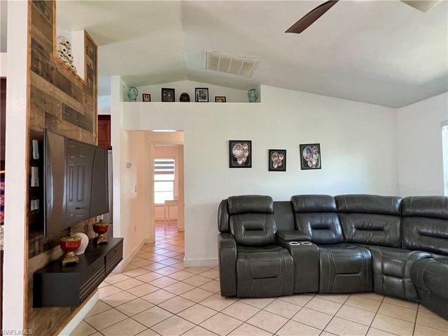 702 SW 25th ST, Cape Coral, FL 33914