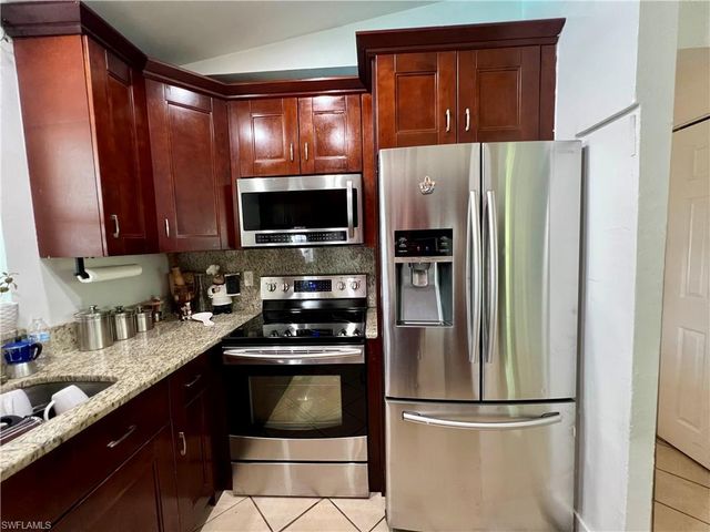 702 SW 25th ST, Cape Coral, FL 33914