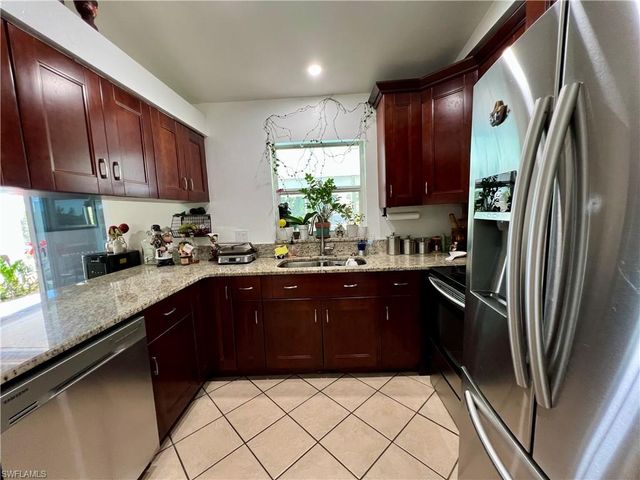 702 SW 25th ST, Cape Coral, FL 33914