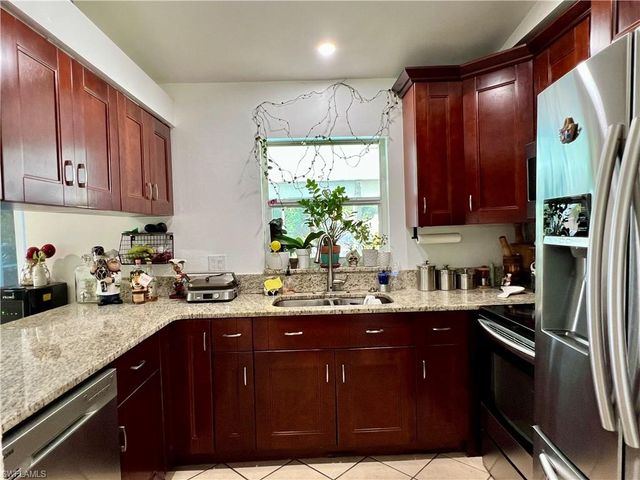 702 SW 25th ST, Cape Coral, FL 33914