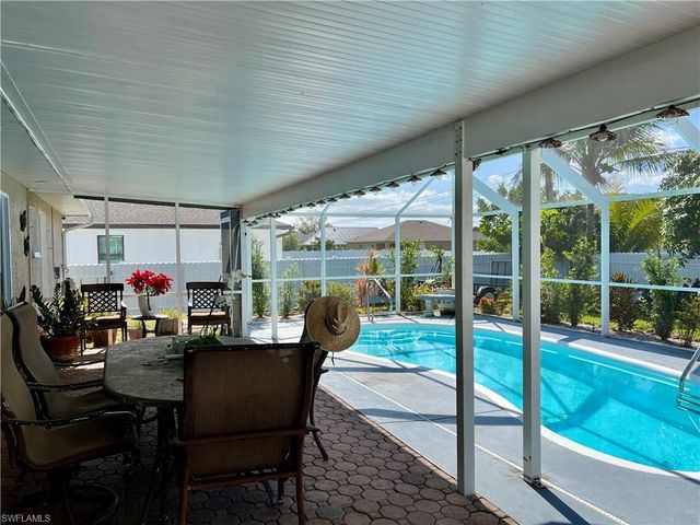 702 SW 25th ST, Cape Coral, FL 33914