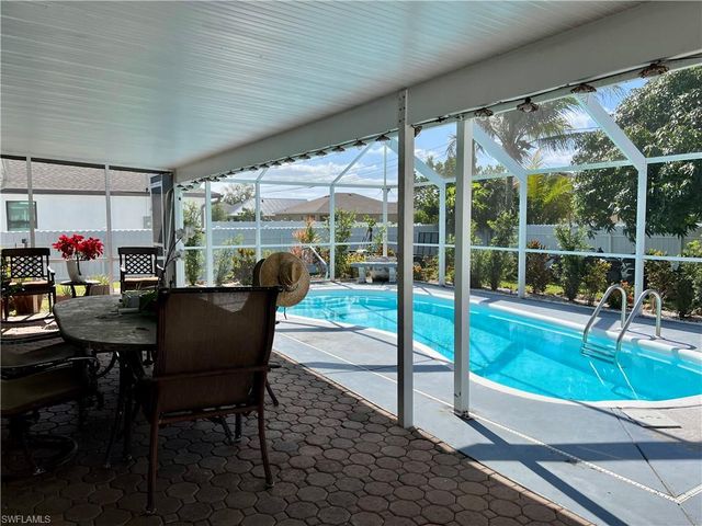 702 SW 25th ST, Cape Coral, FL 33914